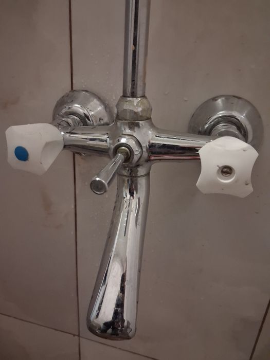 Смесител с душ действащ