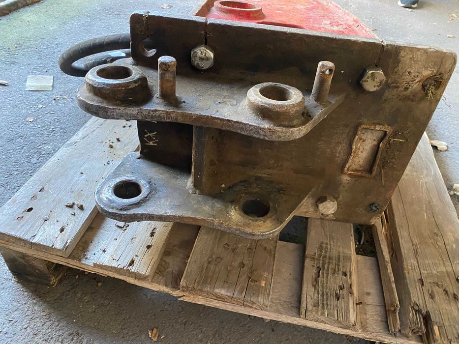 Хидравличен чук за багер