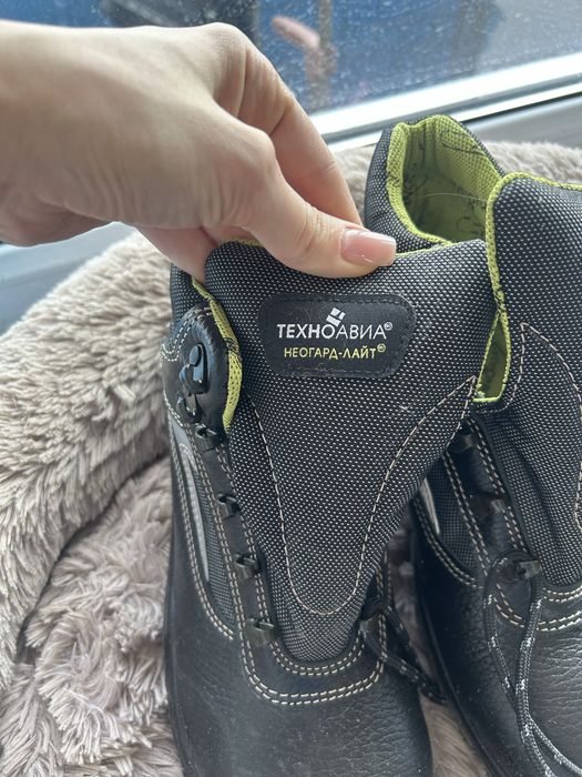 Продам рабочие ботинки