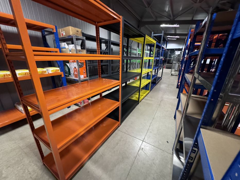 Стелажи метални с метални рафтове