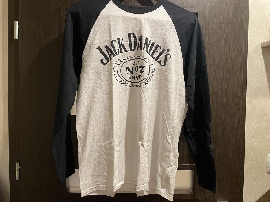 Фланелки,карти за игра и шапки с козирка на Jack Daniel’s