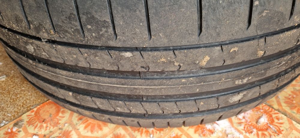 Vând cauciucuri 275 /45/R 21