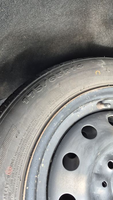 Диска с покрышкой и колпак подарок