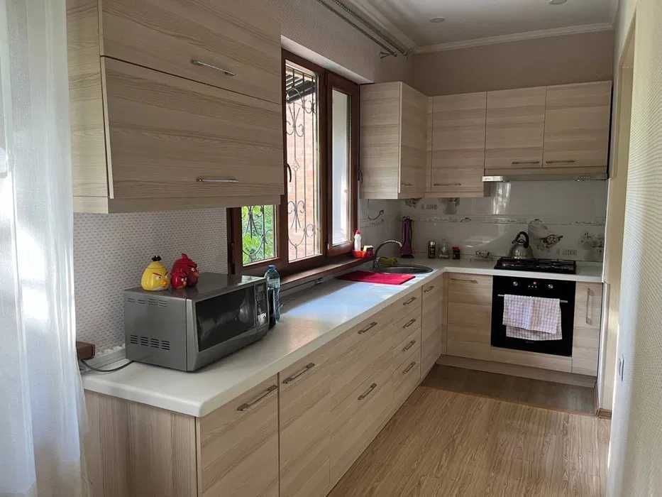 Сдается 4х комнатная в Центре,  110 школа  1200 уе.