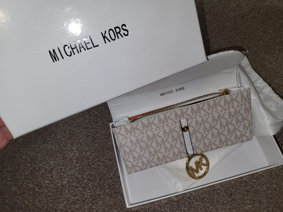 Michael Kors новый.