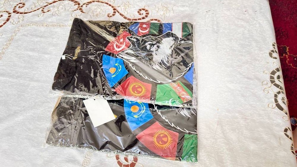 turkiy davlatlar ramzi tushirilgan futbolkalar sotiladi