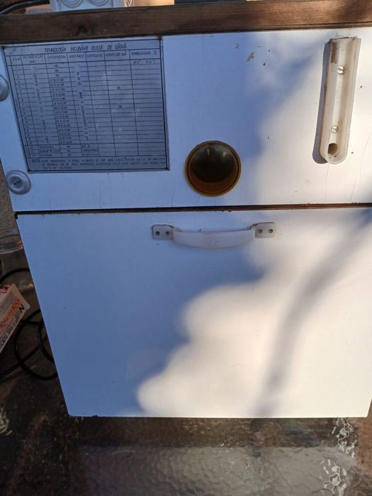 Incubator 130  ouă de  găină