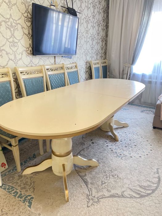 Продается стол без стулья