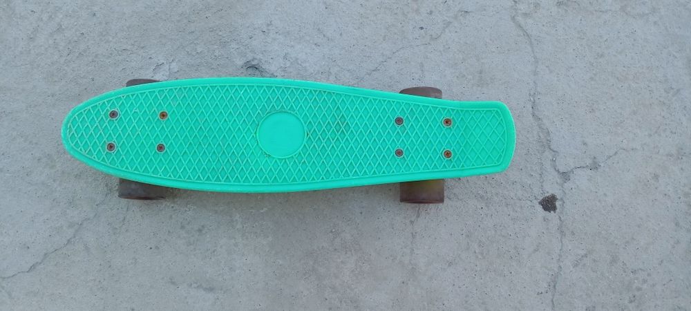 Зелёный скейт в отличном состоянии