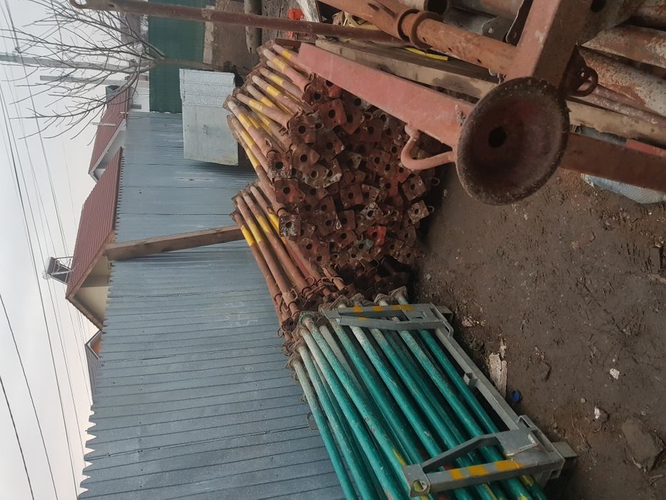 Popi metalici de închiriat