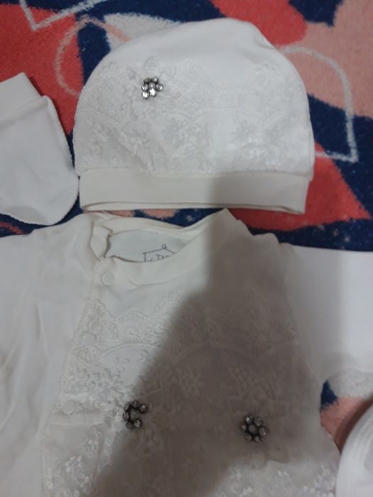 Продам костюмчик на выписку