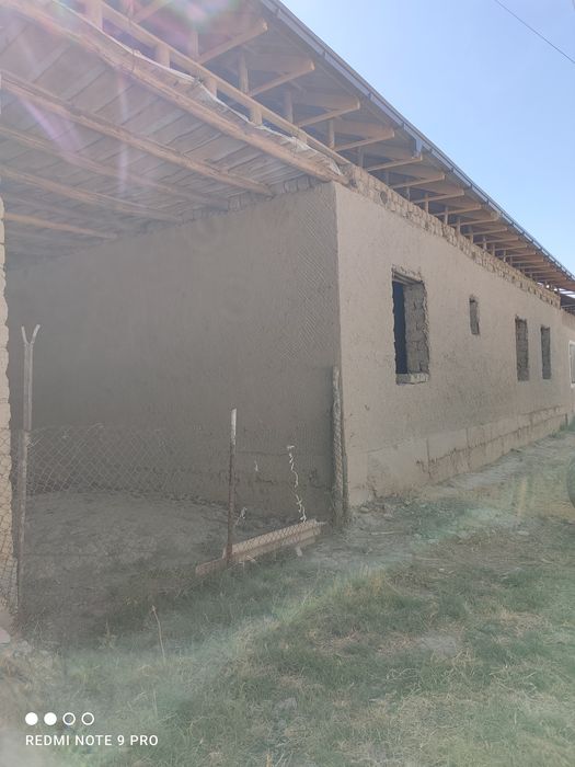 Участка сотилади Уч тепа