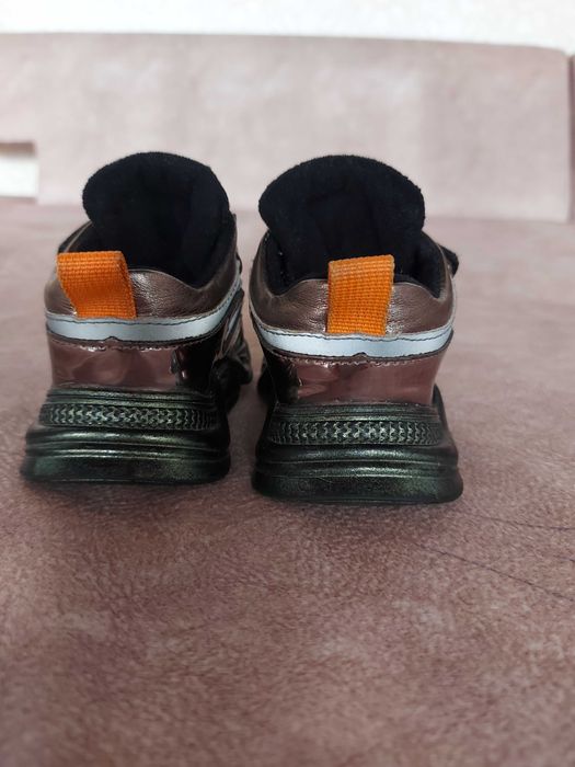 Детские кроссовки