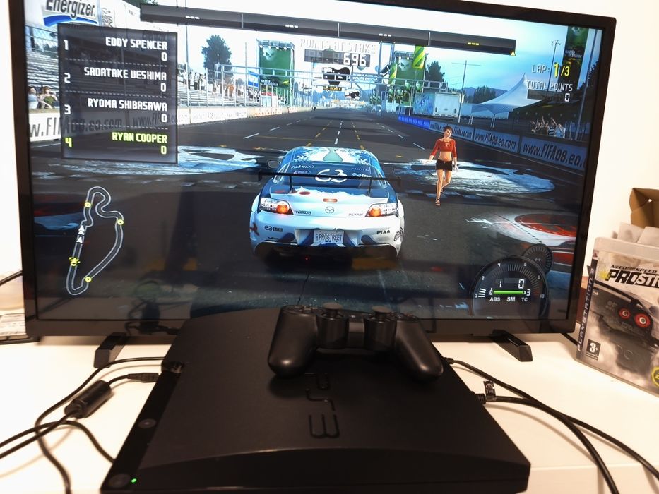 Sony PlayStation PS 3  cu joc Need for Speed și maneta