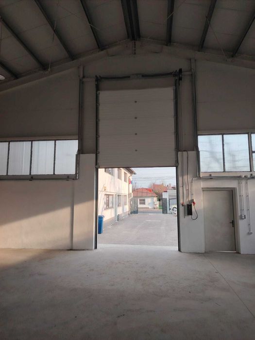 Inchiriez hala si spatiu comercial