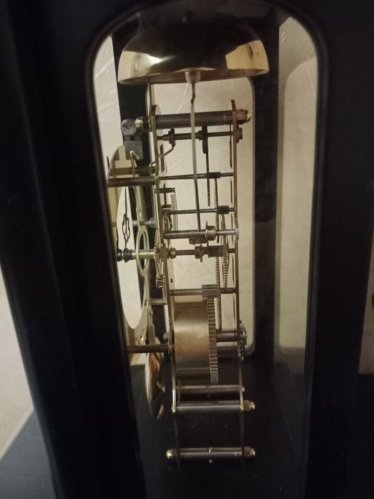 Продам часы подарочные современные