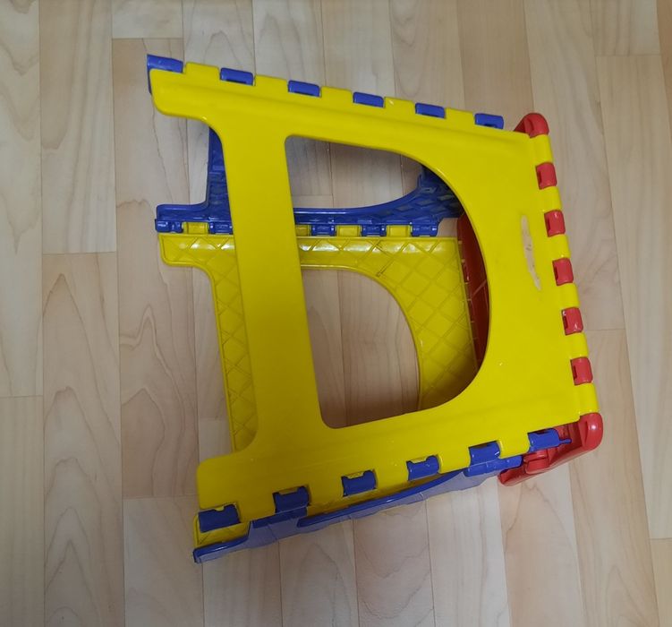 Стульчик  складной. Детский. Б/у.