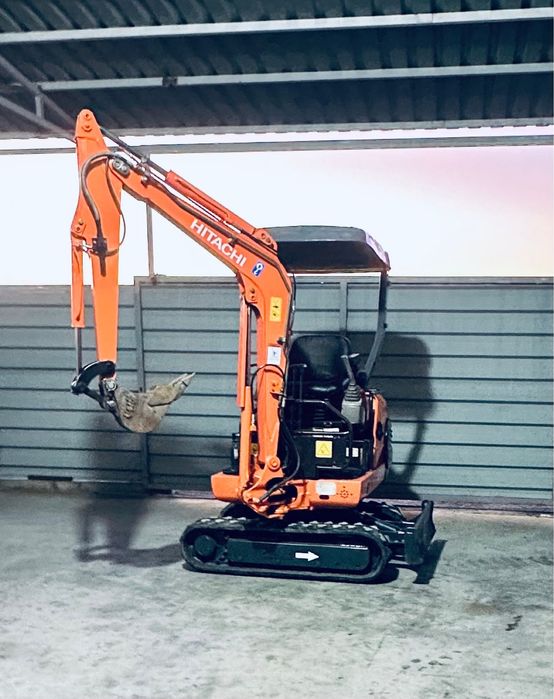 Miniexcavator hitachi/motor kubota in trei pistoane
