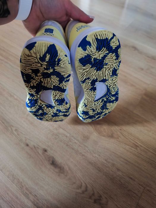 Продавам баскетболни маратонки