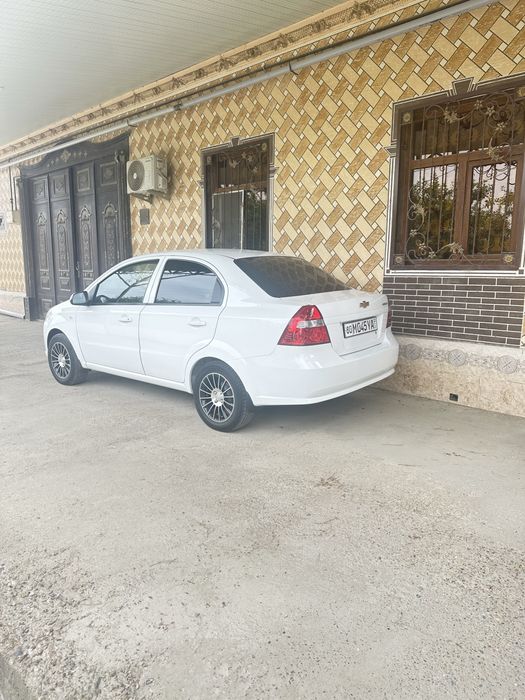 Salondan. Bir qul minilgan metani bor shumka chilingan