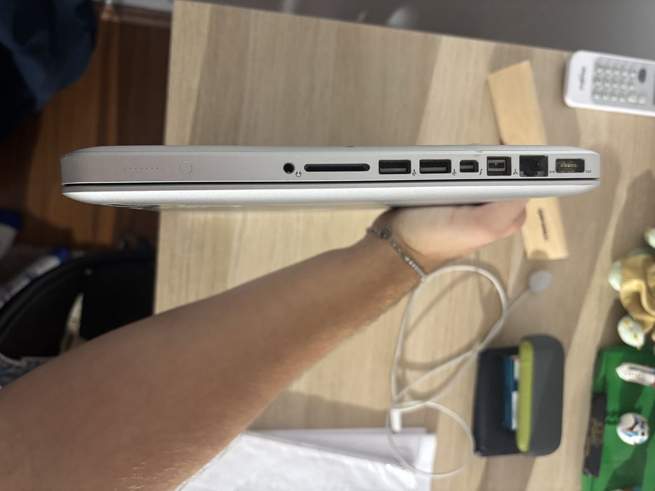 Apple Macbook Pro gri