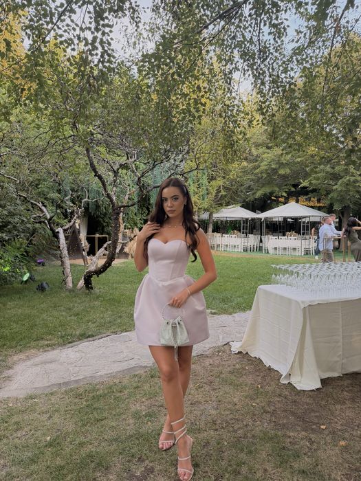 Елегантна рокля