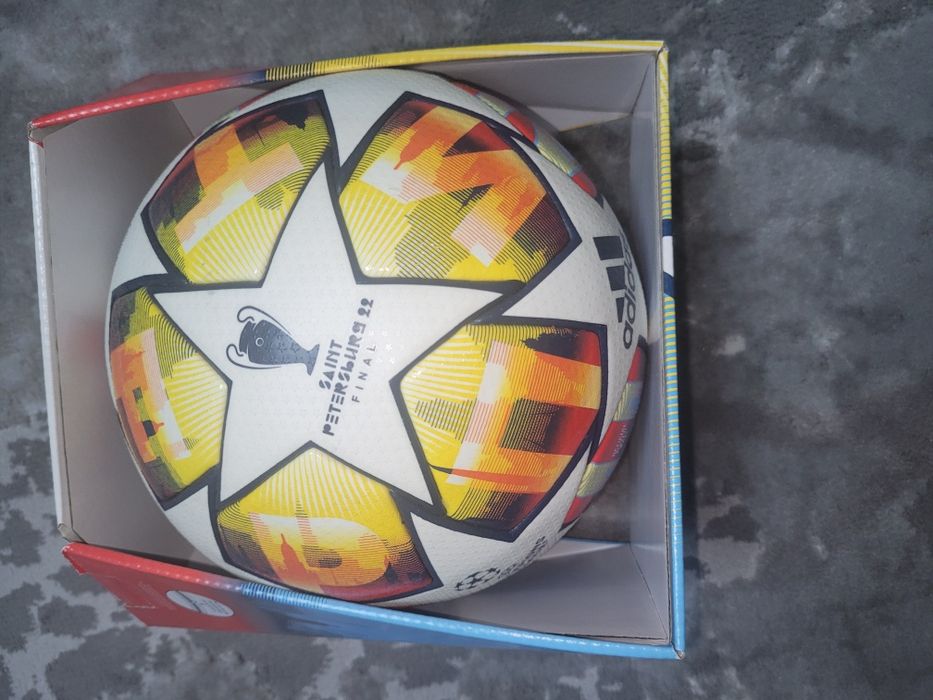 Vand 2 mingi originale adidas