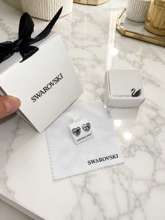 дамски обеци сваровски нови неръждаем материал сърце форма с винт swarovski нови