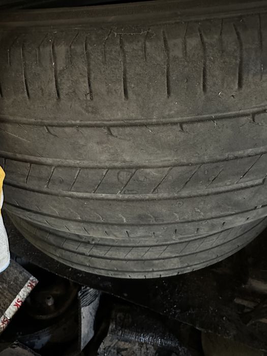 Продается  Шины 235/60 r18