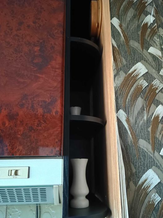 Модулна кухня с умивалник и абсорбатор