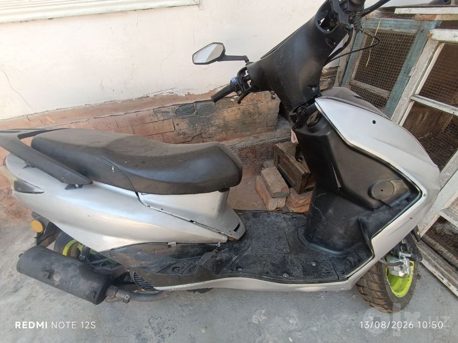 Benzinli 125 kuba dvigatelli skuter narxi  350 $ kami bor