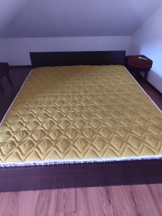 Спалня с матрак в отлично състояние
