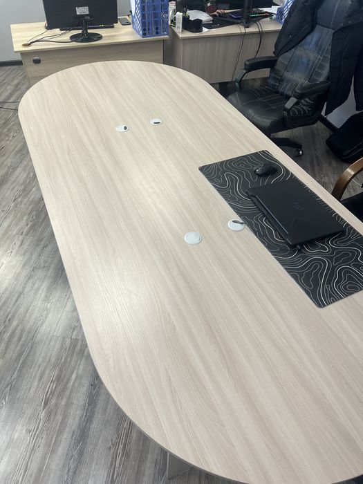 Продается конферец стол