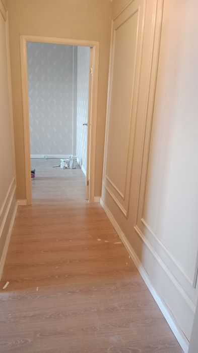 Не дорогая поклейка обоев