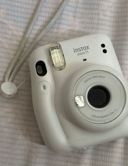 Продается instax mini 11 новый без поломок и царапин