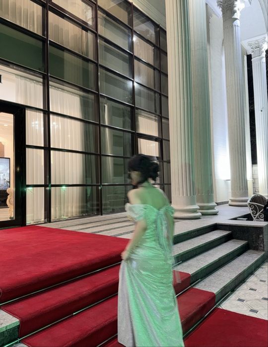 Продаю красивое вечернее платье