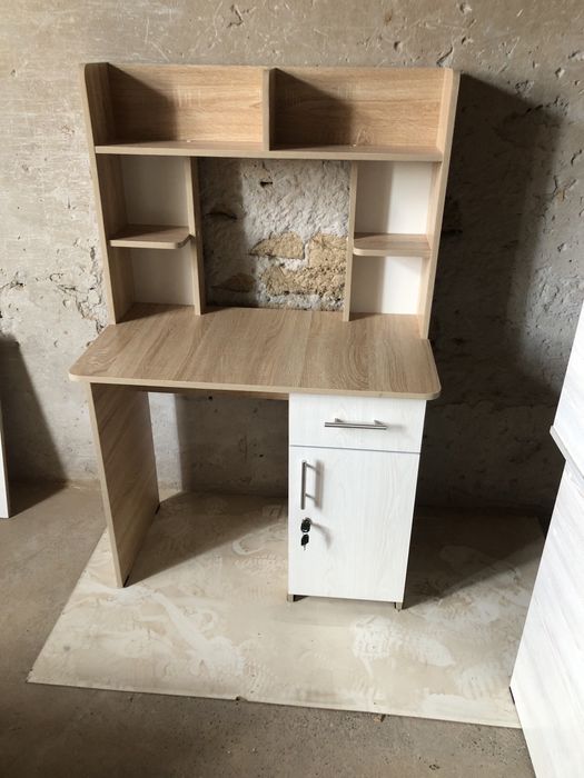 Письменный стол