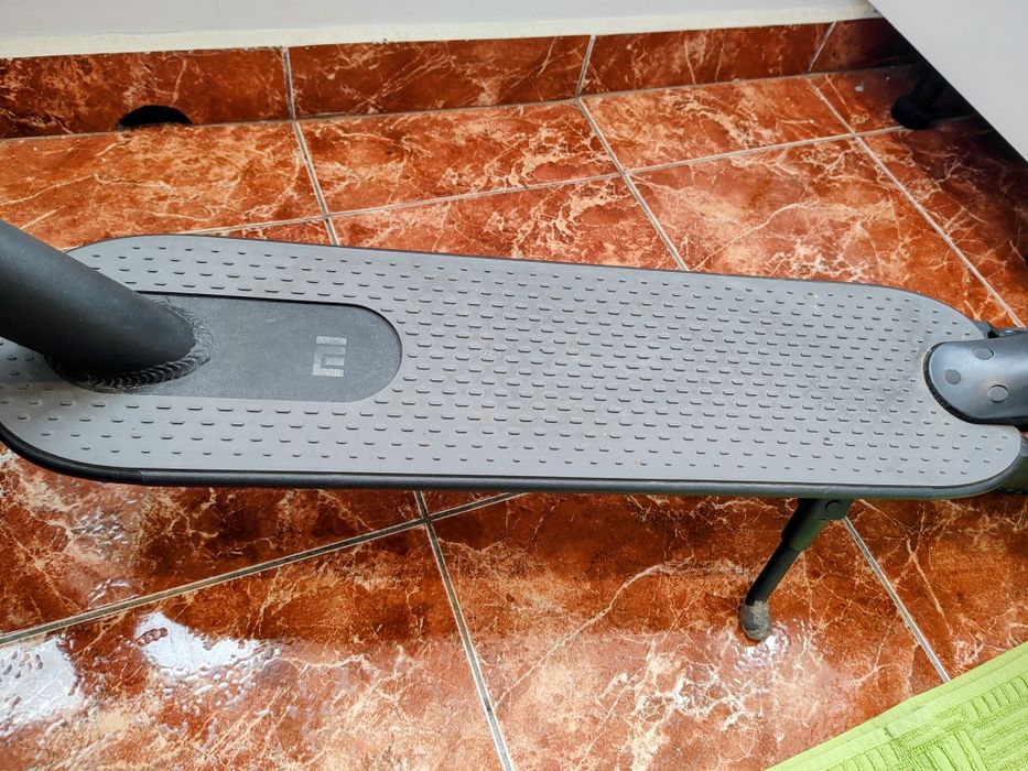 trotineta electrică Xiaomi M365, rulaj 1380 km, viteza 25km/h