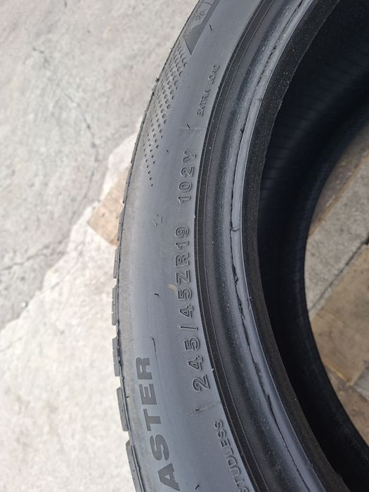 2бр. Почти Нови 245/45/19 Всесезонни 2023г.