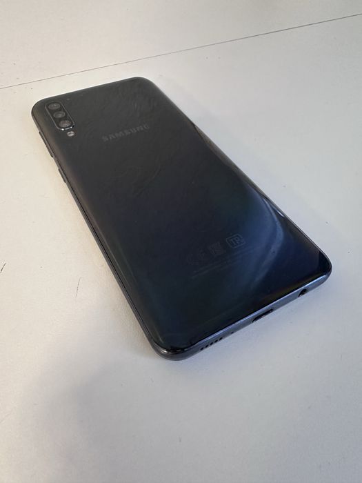 Samsung A50 в хорошем состоянии
