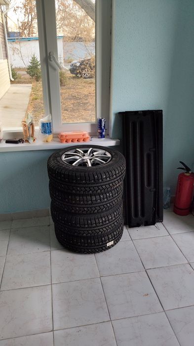 Продам шины с дисками 175/70/13