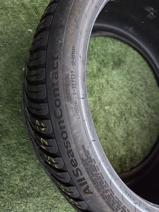 245 35 R19 Continental all season