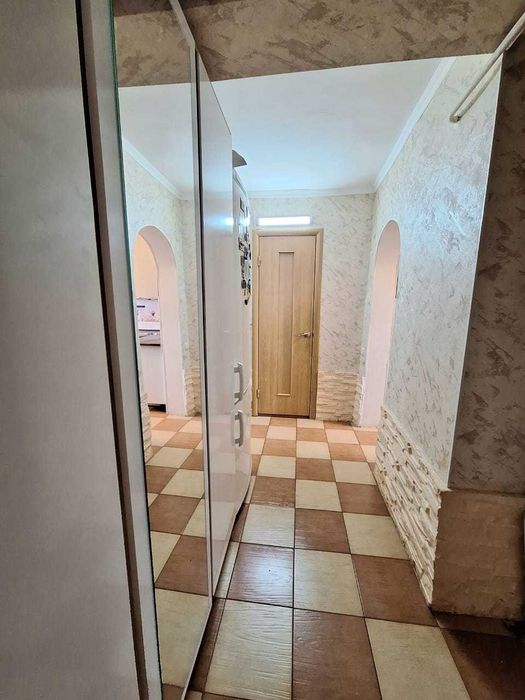 Продаётся  4 комн. квартира, район Универмаг