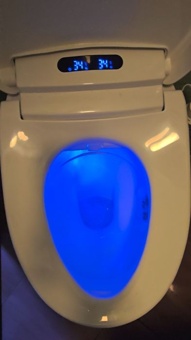 Смарт капак за тоалетна с дистанционно управление