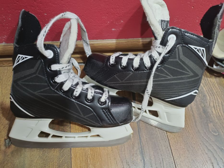 Первые коньки хоккейные