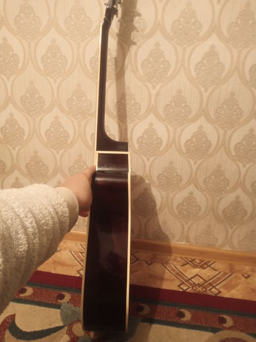 Гитара аккустика