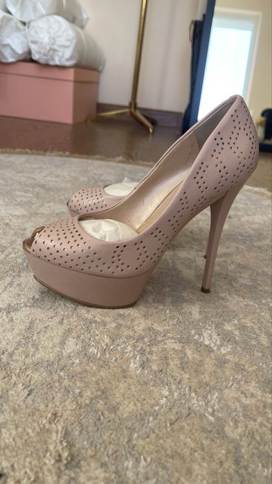 Туфли с открытым носом