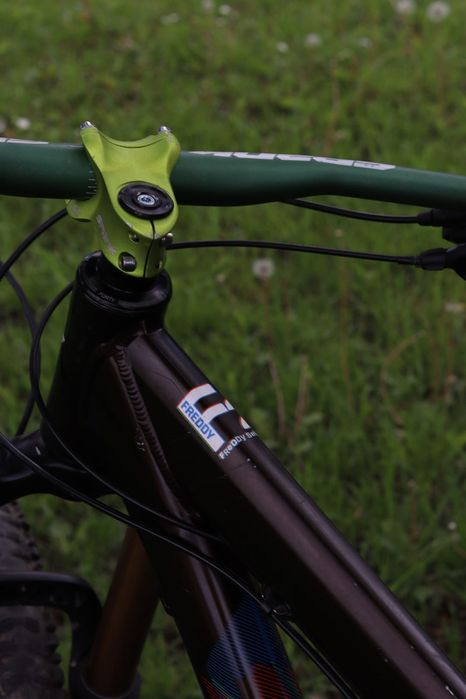 Vând  bicicleta UMF Freddy 2 full suspension