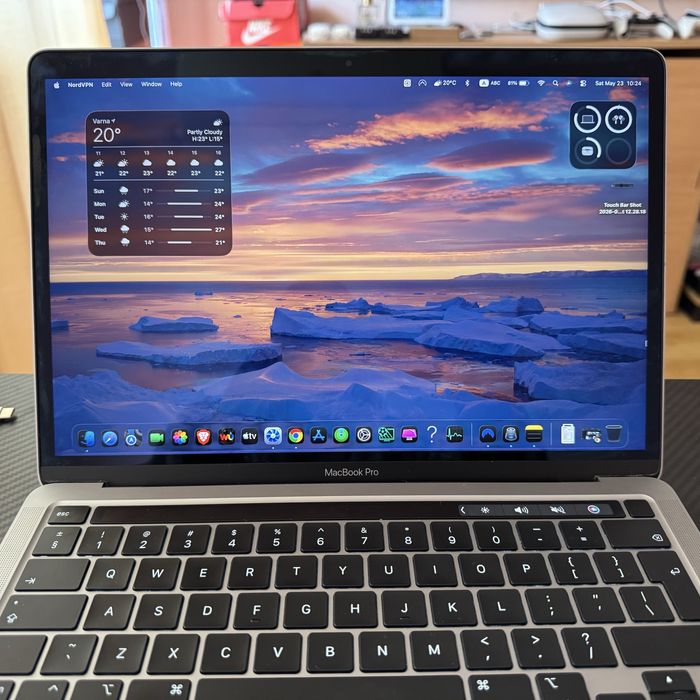 MacBook pro M2 2022 модел като нов