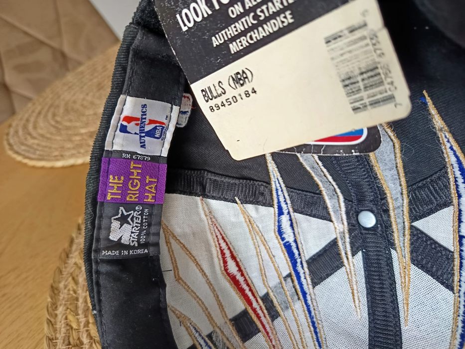 Este adusă direct din America  am si inelul  Anii '90 STARTER Șapcă Ch
